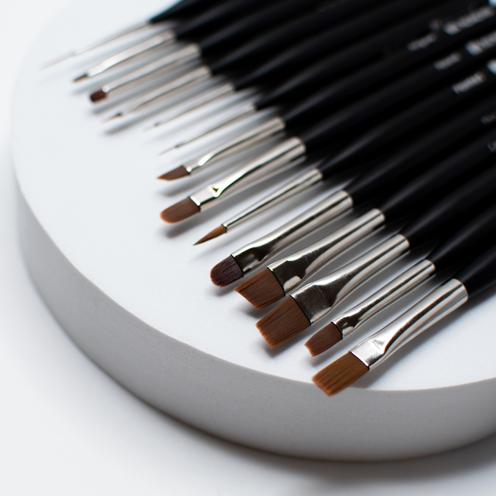 Set of Brushes includes a KOKOIST Brush Case